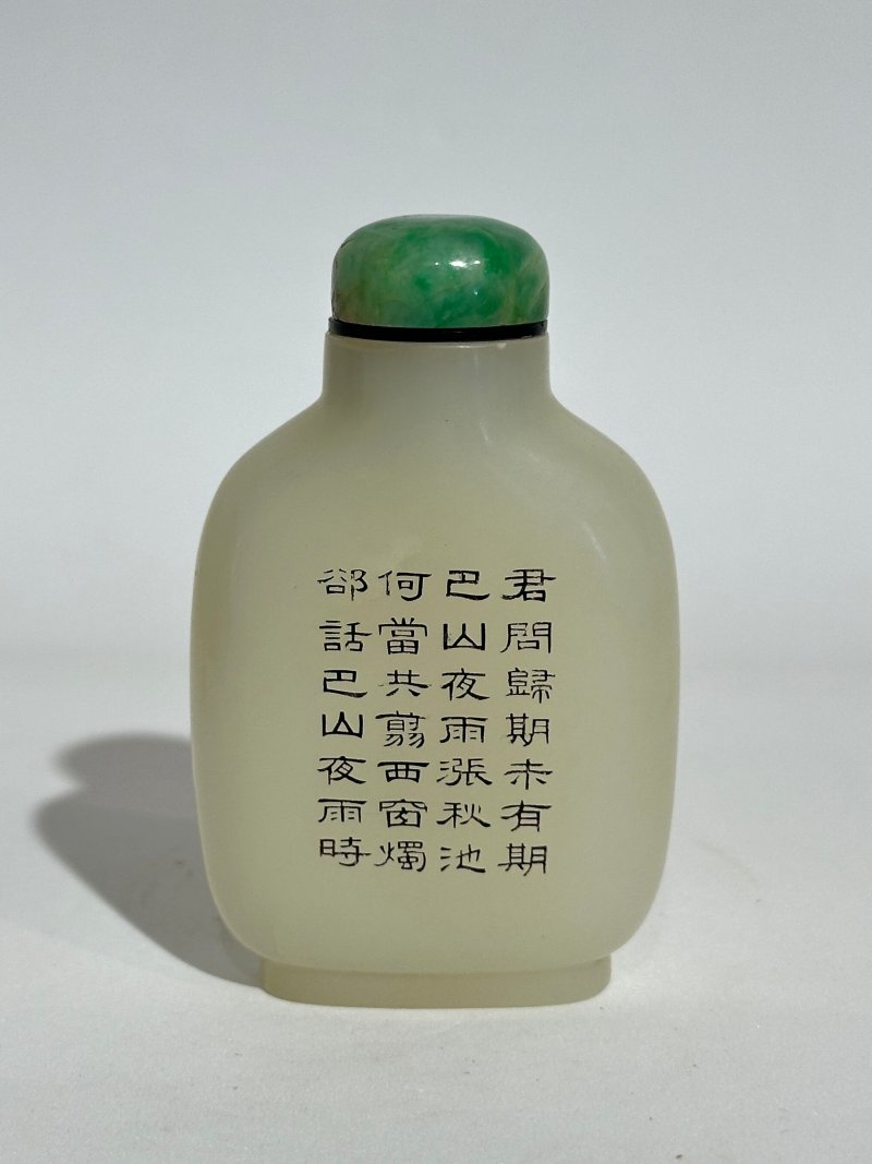 1750-1850 白玉填黑彩蘭紋詩文鼻煙壺、翡翠蓋 | A WHITE JADE 'ORCHID' SNUFF BOTTLE - 图8