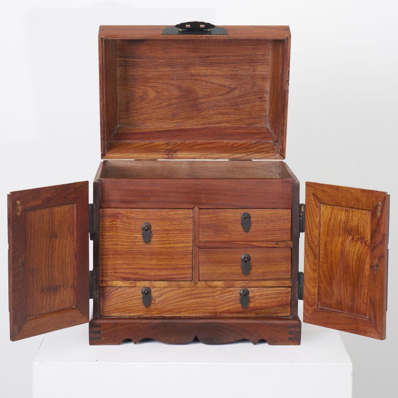 二十世紀中葉 黃花梨官皮箱 | A HUANGHUALI DESKTOP CHEST, GUANPIXIANG - 图2
