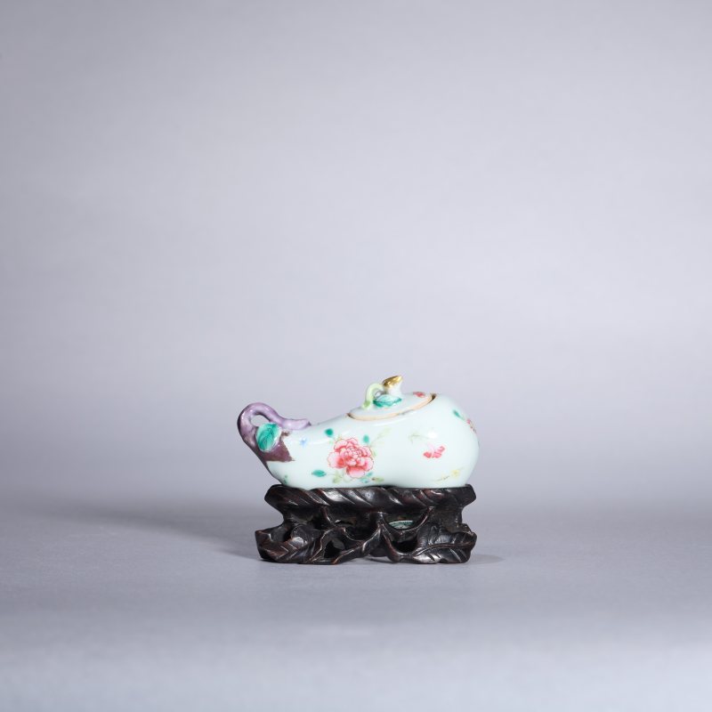 清中期 粉彩折枝花卉纹仿生茄型水盂（带木座） - 图1
