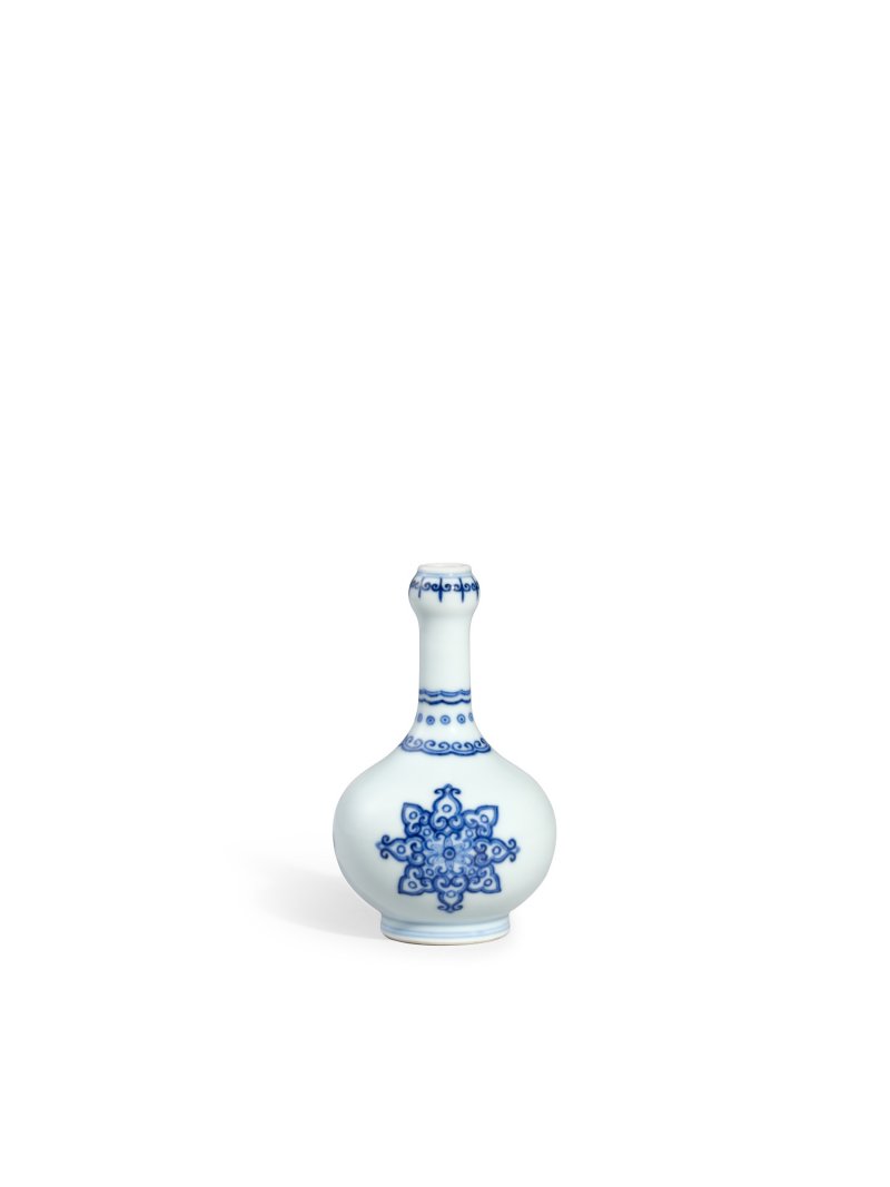 A fine and rare miniature blue and white 'lotus’ garlic-mouth vase, Mark and period of Yongzheng | 清雍正　青花團花紋小蒜頭瓶　《大清雍正年製》款