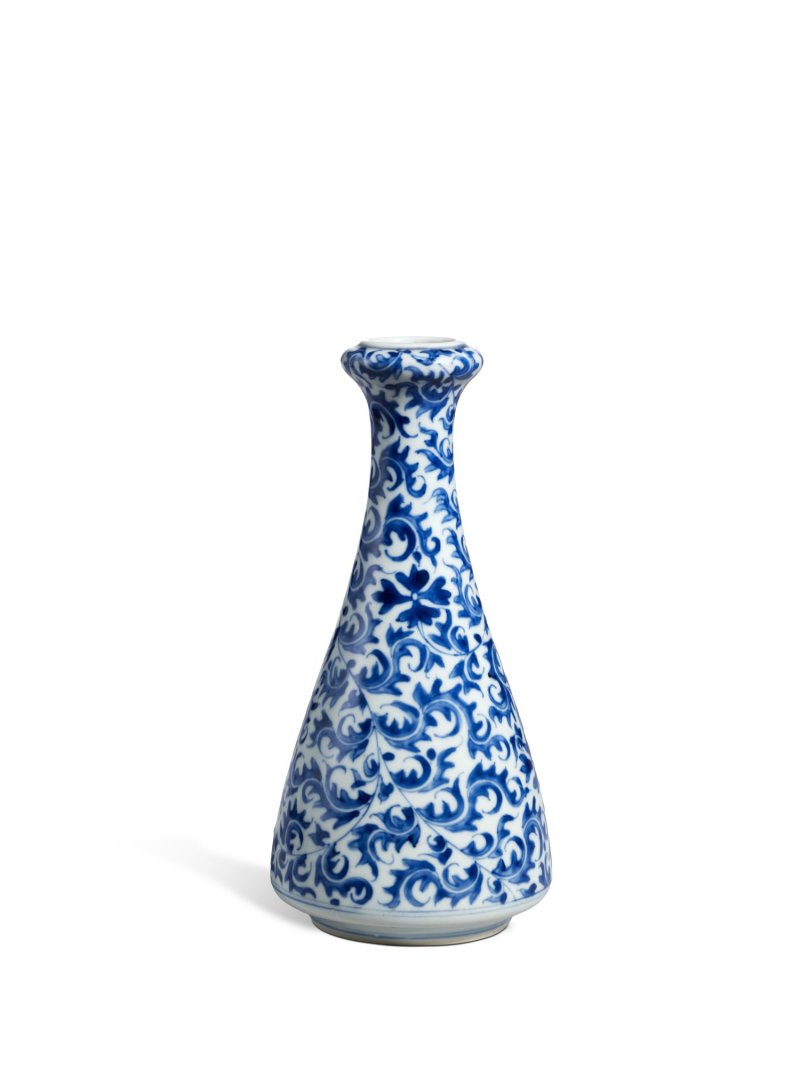 A fine blue and white ‘floral scroll’ brush-handle-shaped vase, Qing dynasty, 18th century | 清十八世紀　青花卷草紋瓶