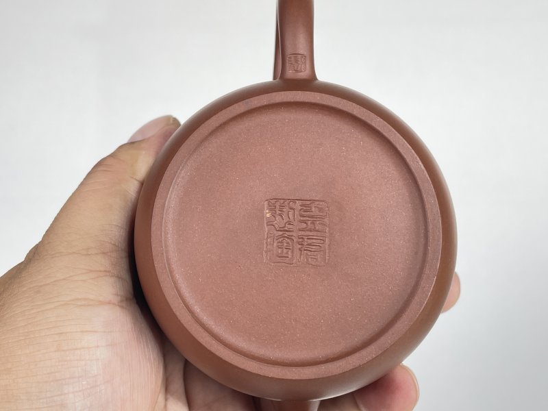 名家款紫砂壶一把 - 图6