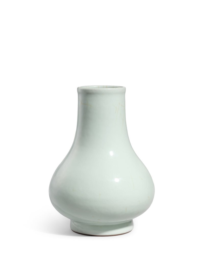 A fine guan-type vase, Seal mark and period of Yongzheng | 清雍正　仿官釉瓶壺　《大清雍正年製》款
