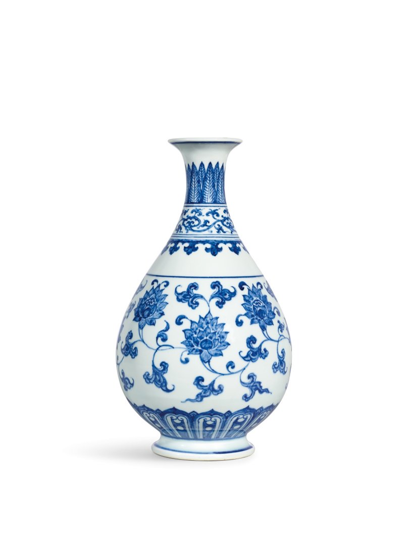 An extremely rare and superb blue and white 'lotus scroll' vase, yuhuchunping, Ming dynasty, 15th century | 明十五世紀　青花纏枝番蓮紋玉壺春瓶