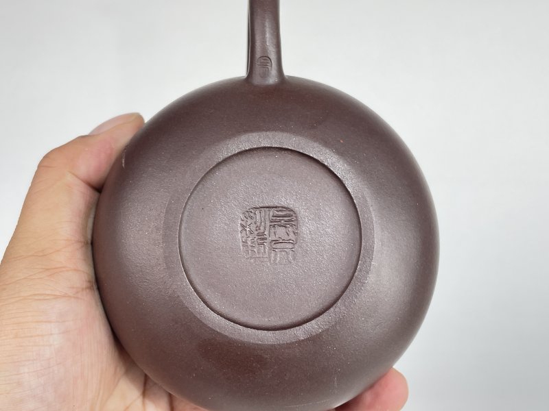名家款紫砂壶一把 - 图5