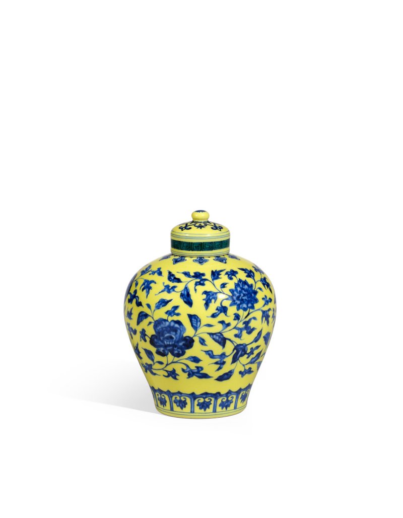 A fine and very rare yellow-ground and underglaze-blue 'floral' jar and cover, Mark and period of Yongzheng | 清雍正　黄地青花纏枝花卉紋蓋罐　《大清雍正年製》款