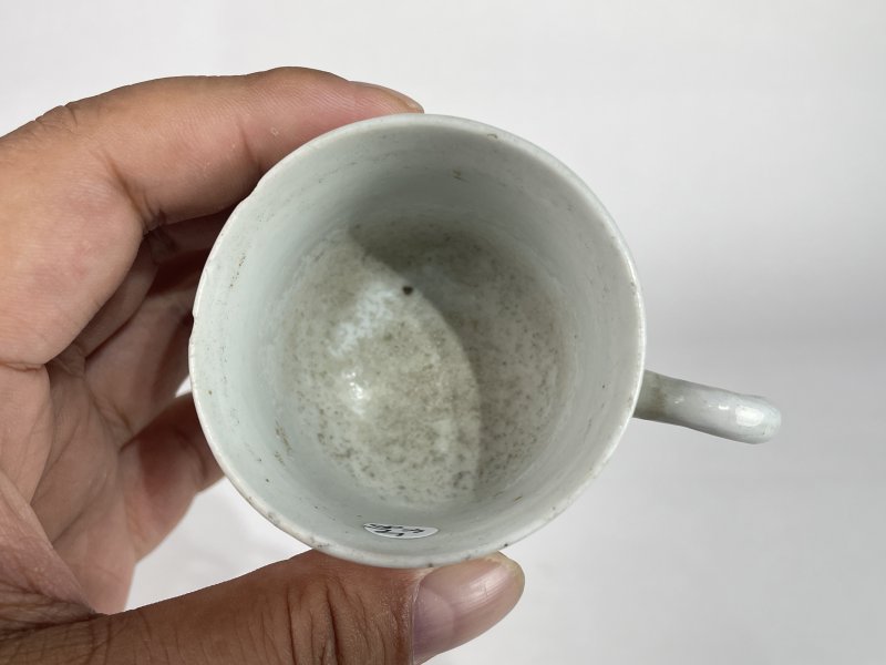 清乾隆 粉彩人物纹把杯 - 图5