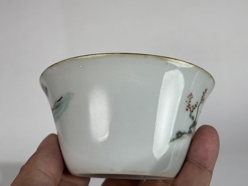 清晚期 粉彩人物纹马蹄杯 - 图5