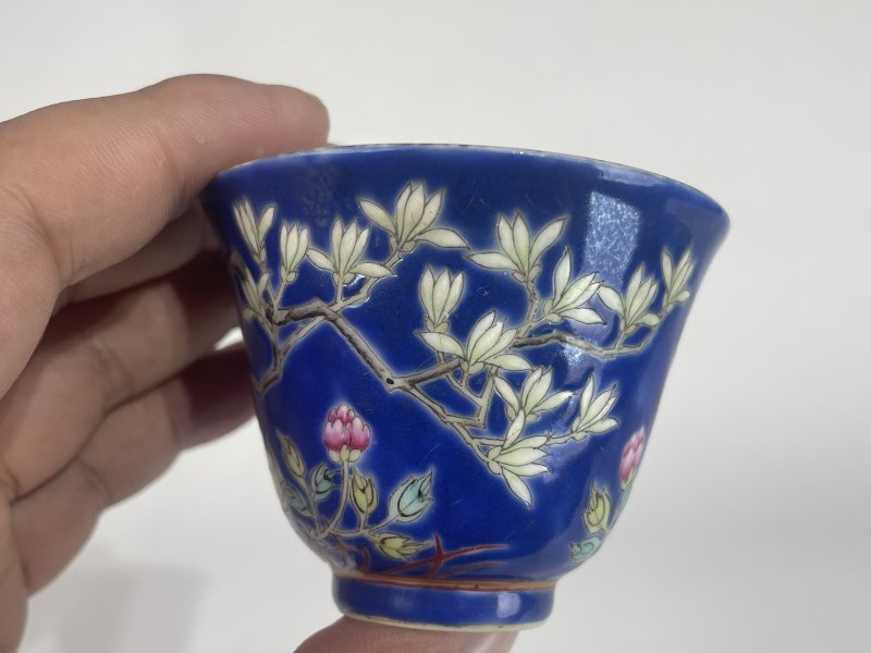 解放后 蓝底粉彩花卉纹杯一对 - 图4