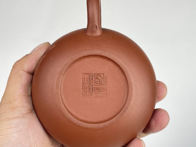 名家款紫砂壶一把 - 图6