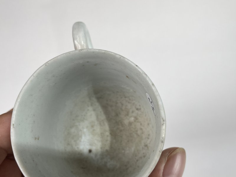 清乾隆 粉彩人物纹把杯 - 图8