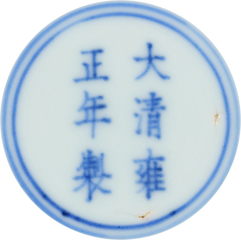 A fine and very rare yellow-ground and underglaze-blue 'floral' jar and cover, Mark and period of Yongzheng | 清雍正　黄地青花纏枝花卉紋蓋罐　《大清雍正年製》款 - 图4