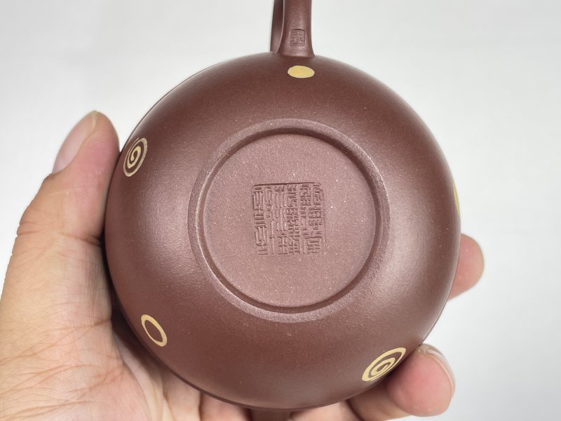 名家款紫砂壶一把 - 图4