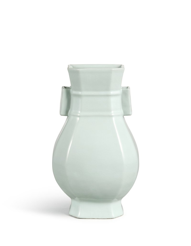 A fine and rare guan-type handled wall vase, Seal mark and period of Yongzheng |  清雍正　仿官釉貫耳穿帶壁瓶　《大清雍正年製》款