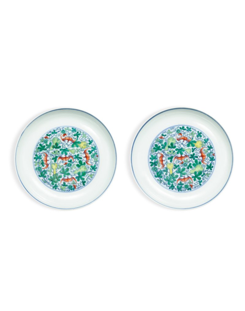 A fine pair of doucai 'bats and gourds’ dishes, Marks and period of Yongzheng | 清雍正　鬪彩瓜瓞綿綿五蝠紋盤一對　《大清雍正年製》款