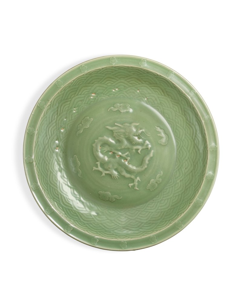 A fine Longquan celadon ‘dragon’ charger, Yuan – early Ming dynasty | 元至明初　龍泉青釉雲龍紋大盤
