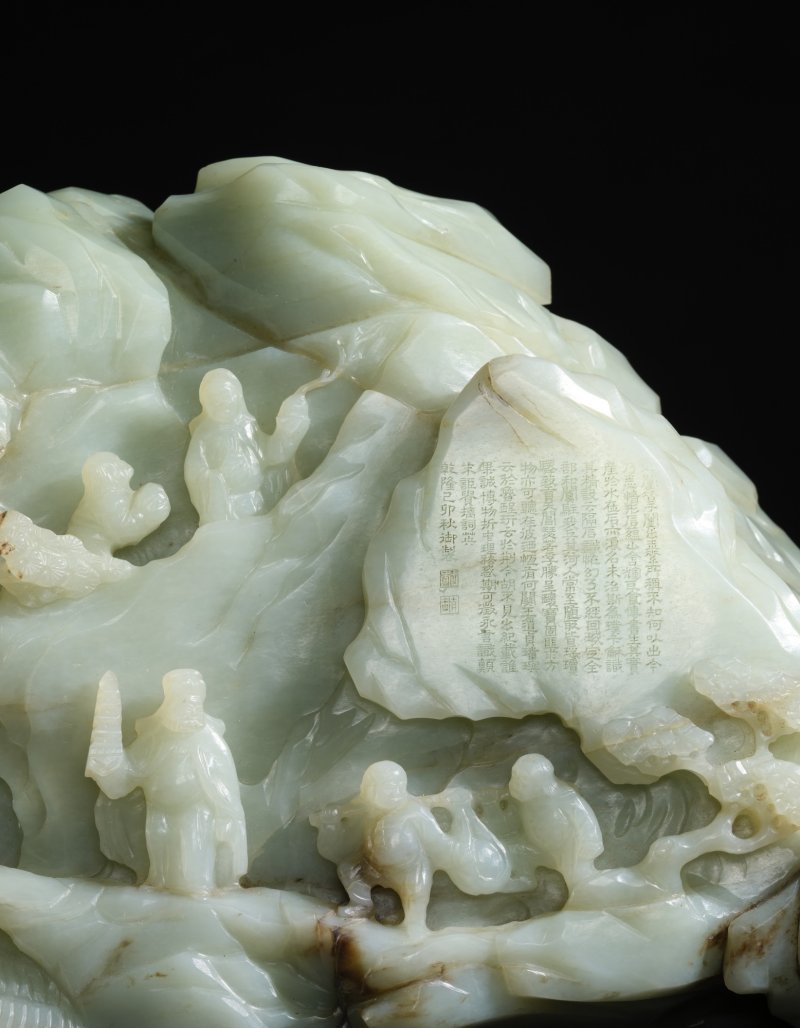 A large imperially inscribed celadon jade ‘gathering jade ’ boulder Qianlong period, dated to the Jimao year, corresponding to 1759 | 清乾隆 青玉御題詩採玉圖大山子 《乾隆己卯秋御製》款 - 图2