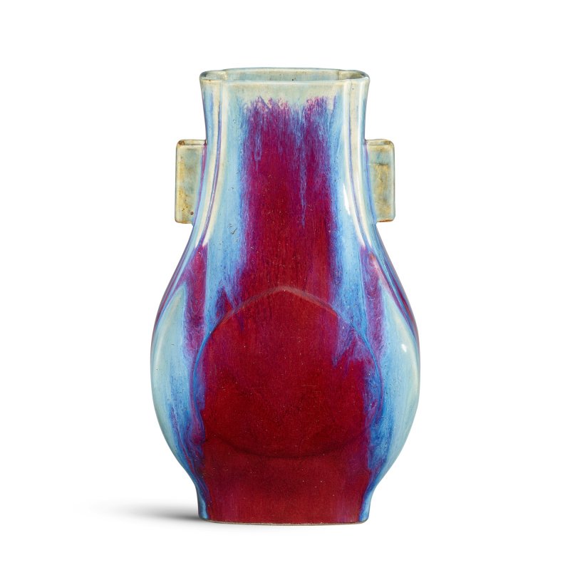 A fine flambé-glazed vase, hu, Seal mark and period of Qianlong | 清乾隆 窰變釉貫耳方壺 《大清乾隆年製》款