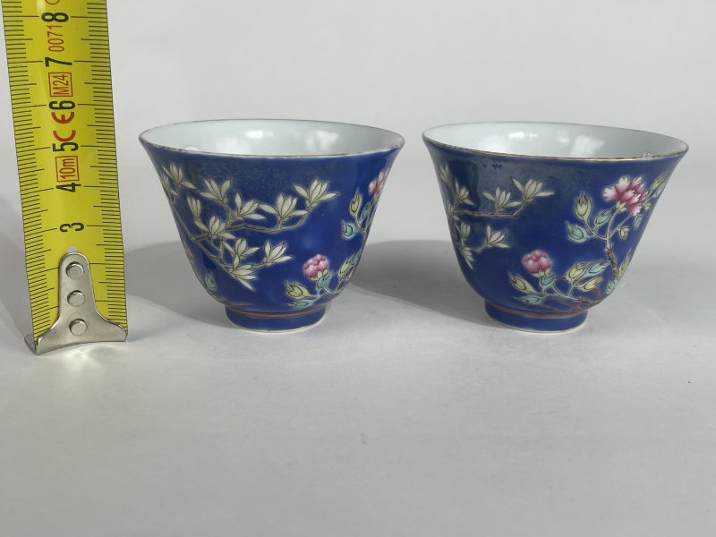 解放后 蓝底粉彩花卉纹杯一对 - 图13