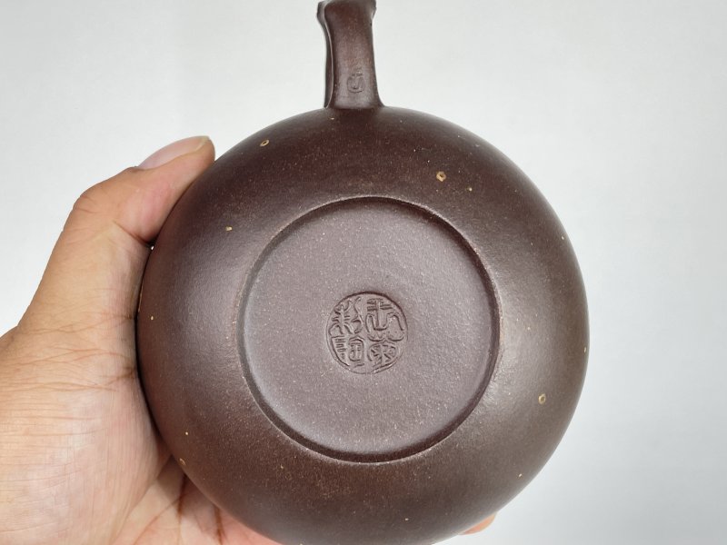 名家款紫砂壶一把 - 图4