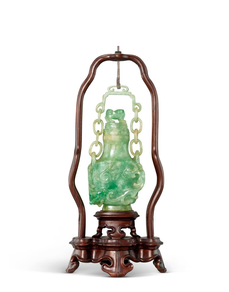 A small jadeite 'chilong' hanging vase and cover, 19th – 20th century | 十九至二十世紀　翡翠螭龍紋蓋瓶 - 图2