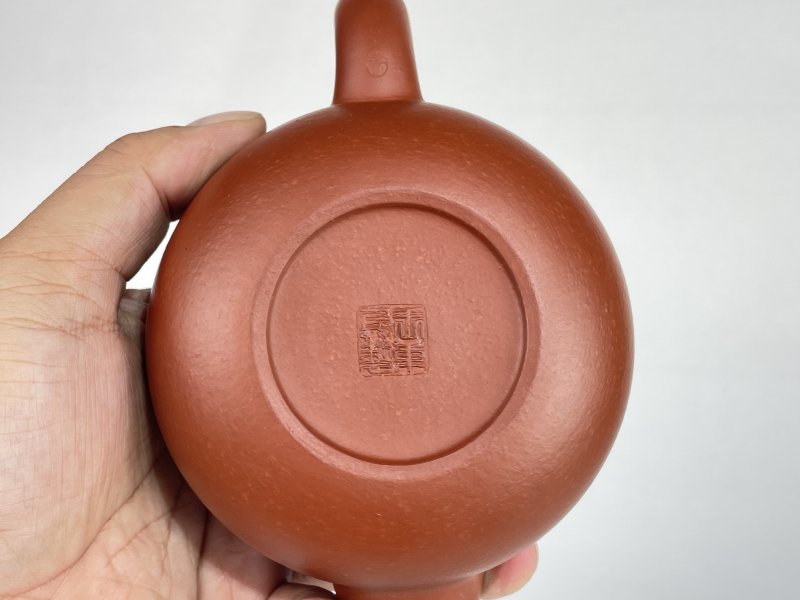 名家款紫砂壶一把 - 图4