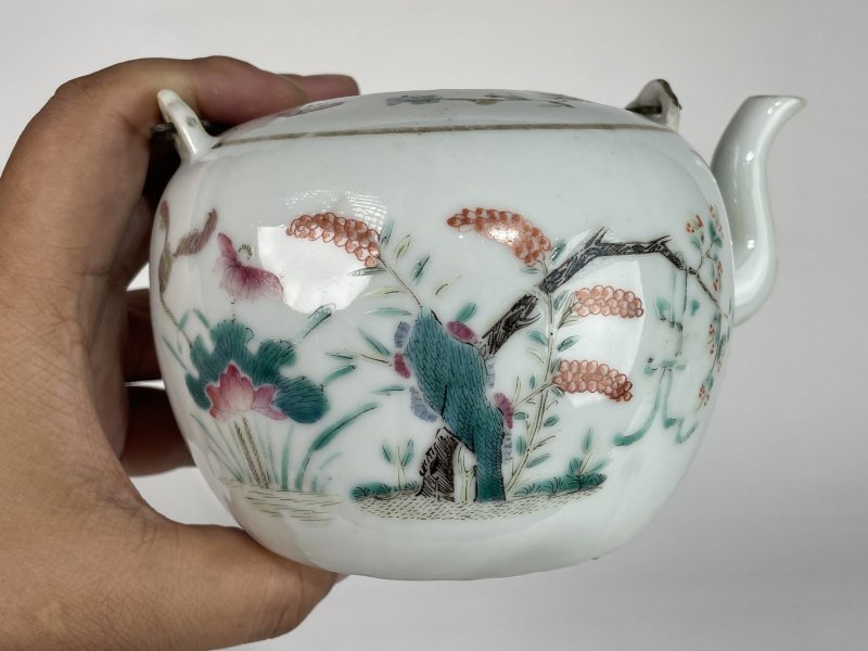 清晚期 粉彩花蝶纹茶壶 - 图8