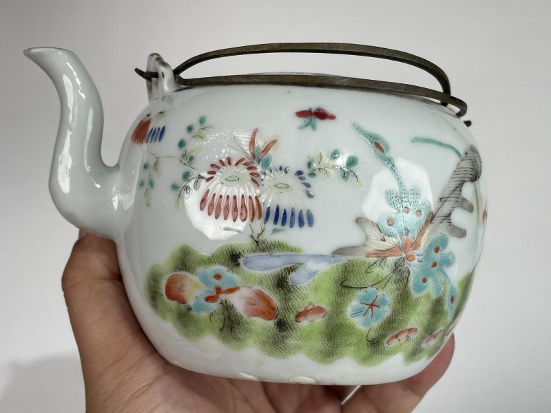 清晚期 粉彩花蝶纹茶壶 - 图10