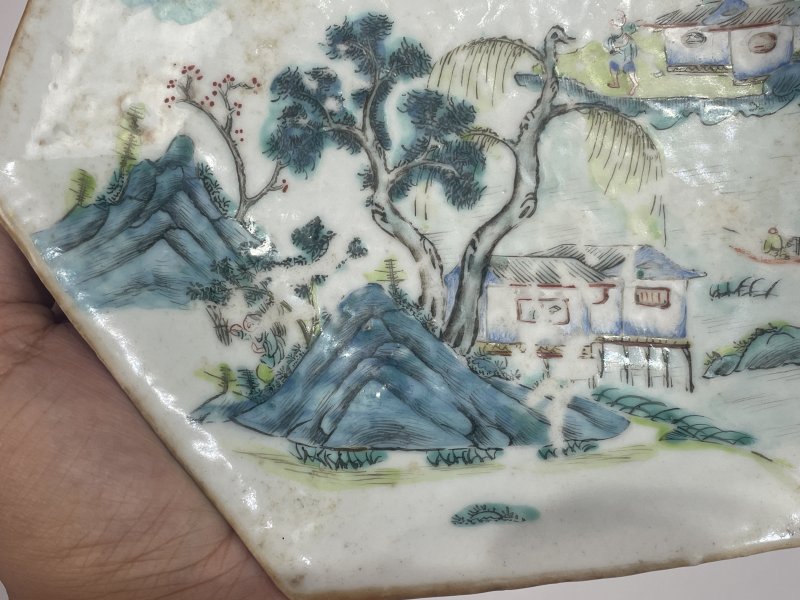 清同治 粉彩山水人物纹六方供盘 - 图5