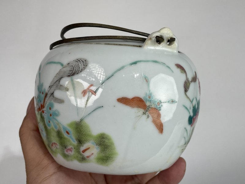 清晚期 粉彩花蝶纹茶壶 - 图11