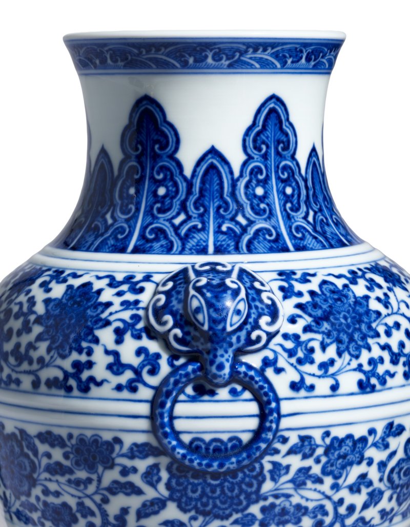 A fine blue and white Ming-style 'floral' vase, hu, Seal mark and period of Qianlong | 清乾隆　青花纏枝花卉紋鋪首耳壺　《大清乾隆年製》款 - 图2