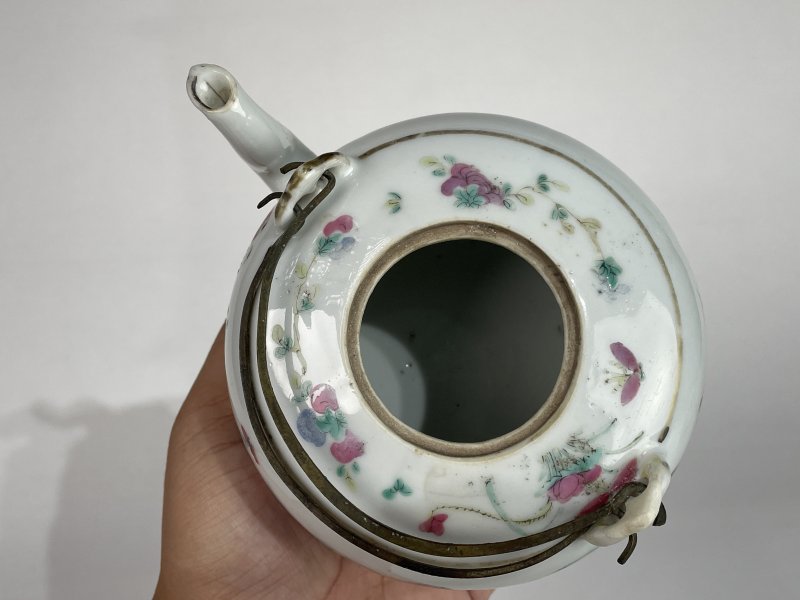 清晚期 粉彩花蝶纹茶壶 - 图12