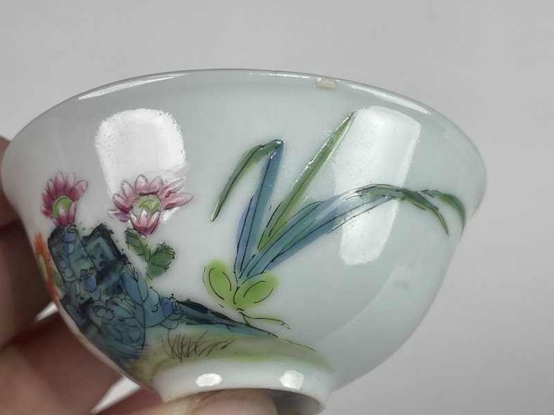 民国 粉彩洞石花卉纹杯 - 图2