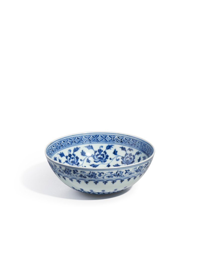 A fine and exceedingly rare blue and white 'lotus’ mantouxin bowl, Mark and period of Xuande | 明宣德　青花纏枝蓮紋饅頭心盌　《大明宣德年製》款