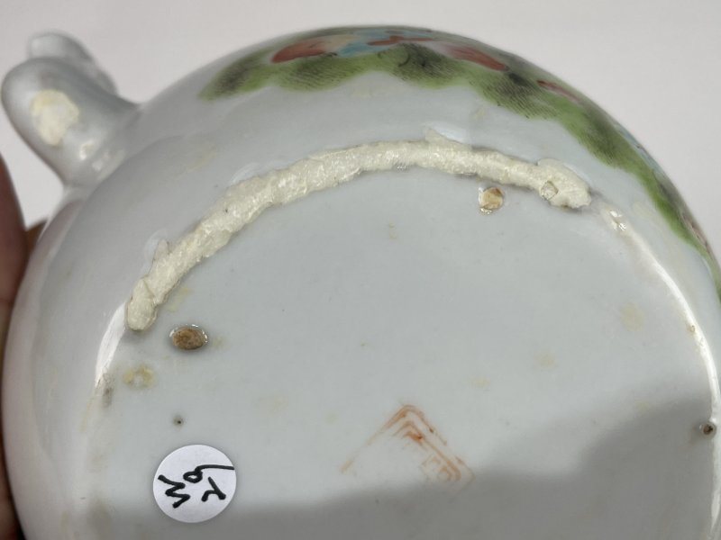 清晚期 粉彩花蝶纹茶壶 - 图14