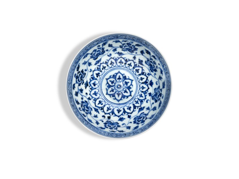 A fine and exceedingly rare blue and white 'lotus’ mantouxin bowl, Mark and period of Xuande | 明宣德　青花纏枝蓮紋饅頭心盌　《大明宣德年製》款 - 图3