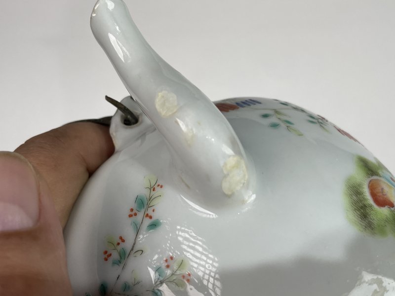 清晚期 粉彩花蝶纹茶壶 - 图15