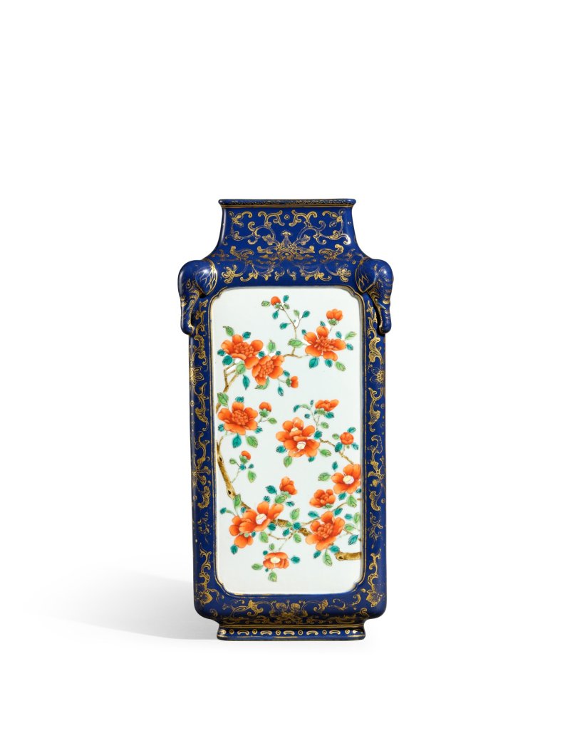 A fine and rare imperial inscribed blue-ground and gilt-decorated 'floral' square vase, Qing dynasty, Qianlong period |  清乾隆　霽青地描金開光粉彩花卉御製詩鋪象首四方瓶　「乾隆宸翰」、「惟精惟一」、「比德」、「朗潤」印 - 图2