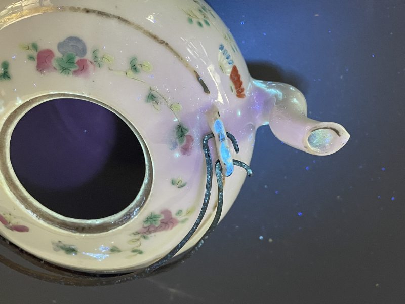 清晚期 粉彩花蝶纹茶壶 - 图18
