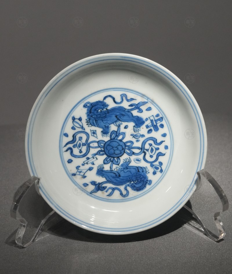 明嘉靖 青花双狮纹盘
