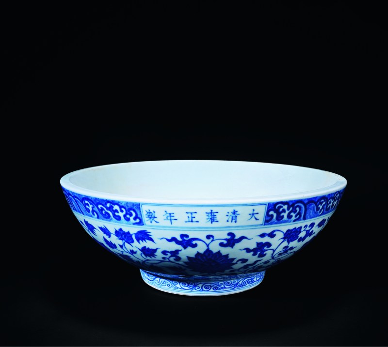 清雍正 青花缠枝莲纹骰子碗 - 图1