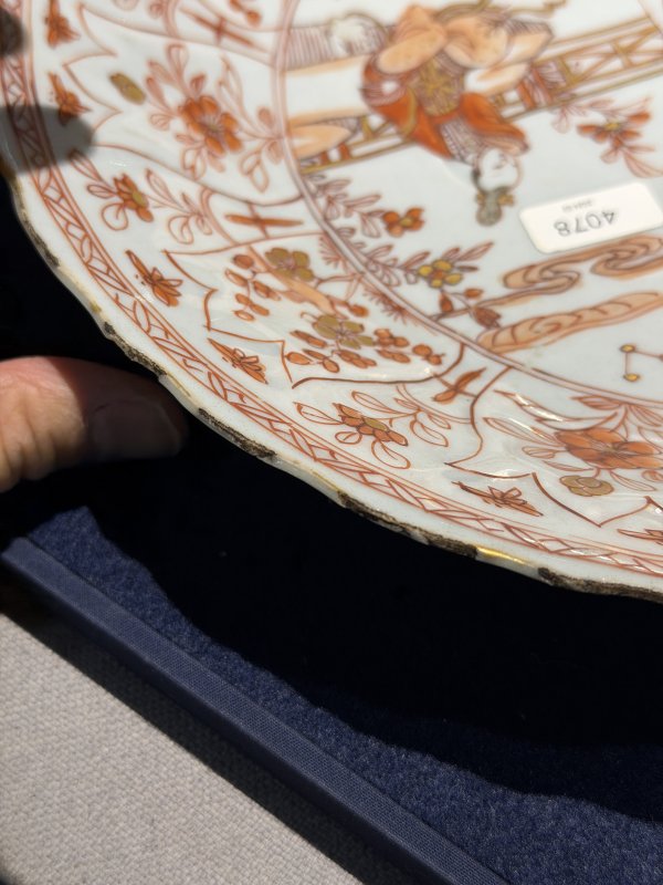 清康熙 矾红描金西厢记故事图花口盘 - 图13