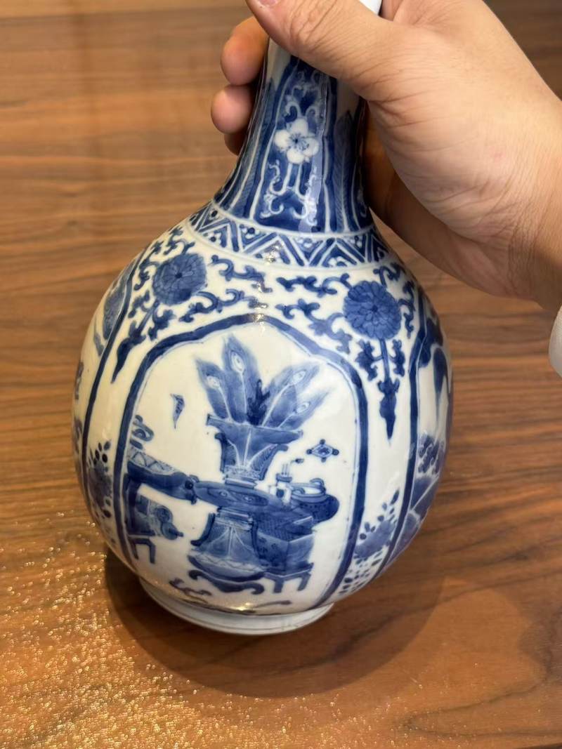 清晚期 青花开窗瑞兽纹长颈瓶 - 图8