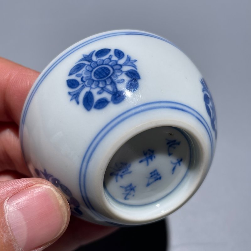 清康熙 青花团菊纹卧足杯 - 图5