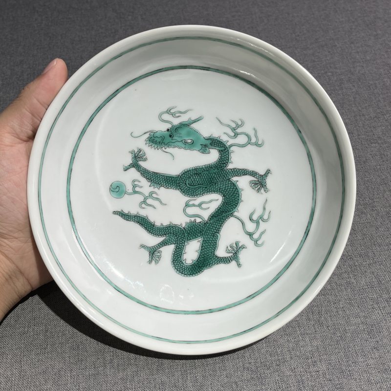 清光绪海水暗刻绿龙纹盘 - 图4