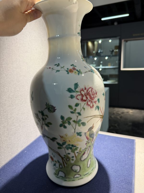 清至民国 粉彩花鸟瓶、盘、碗一组 - 图5