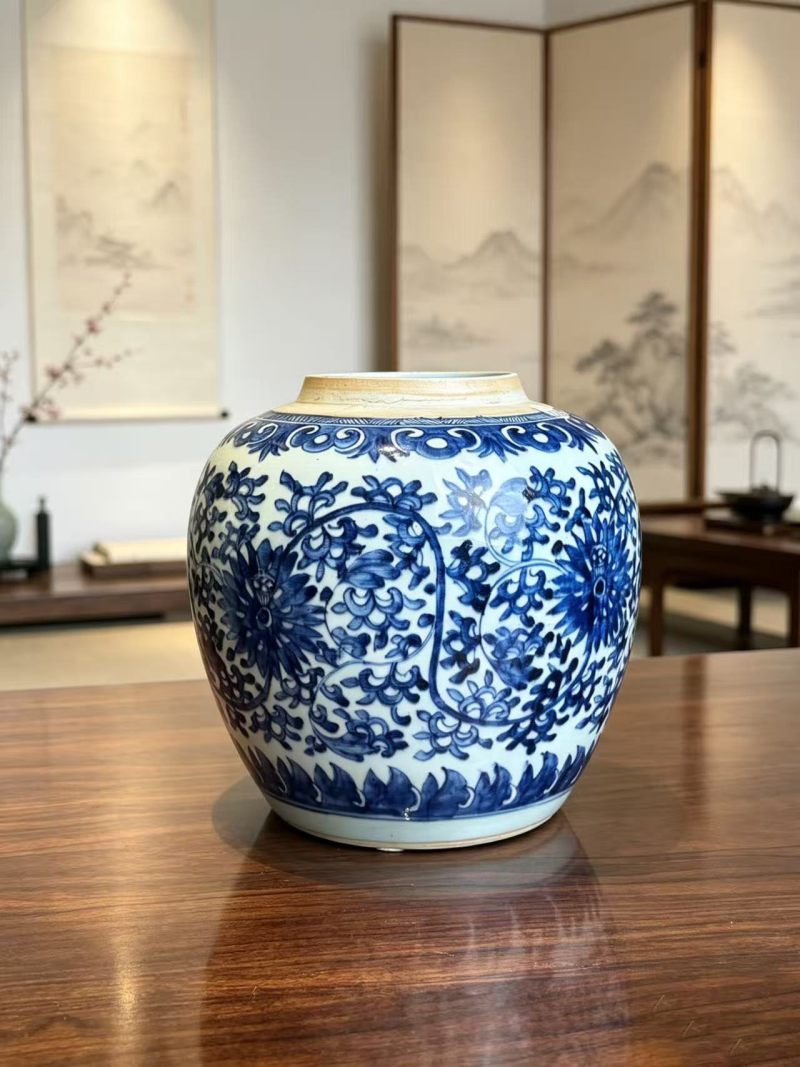 清乾隆 青花缠枝莲纹罐