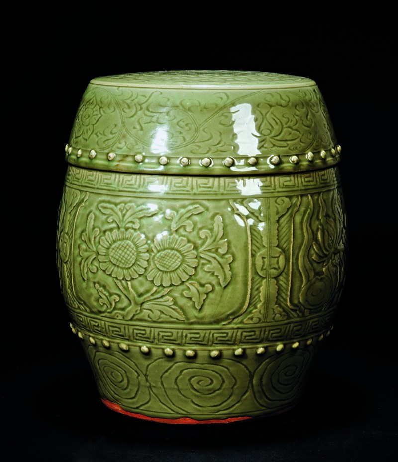 明 龙泉窑暗刻缠枝菊纹香炉 - 图1