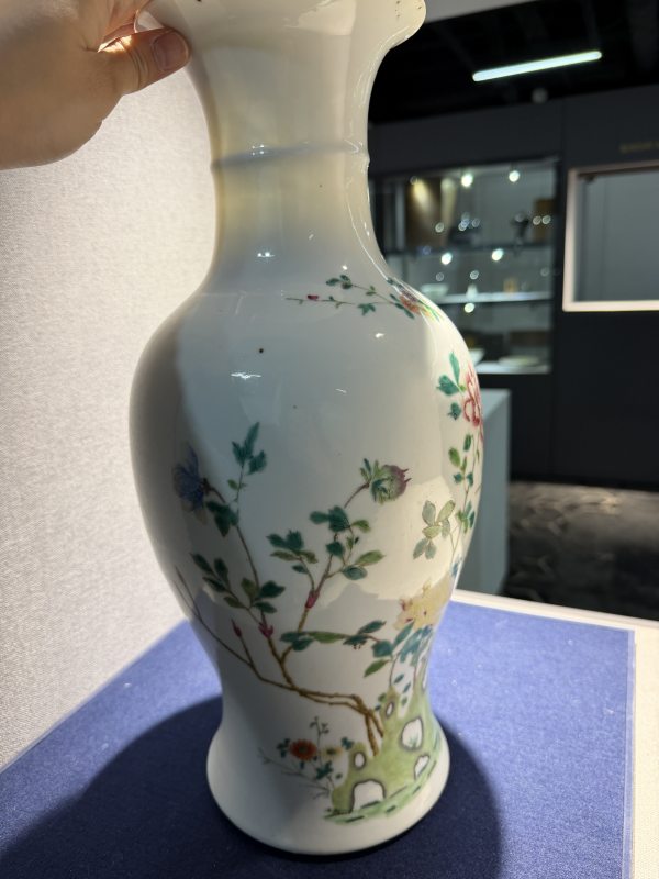 清至民国 粉彩花鸟瓶、盘、碗一组 - 图6