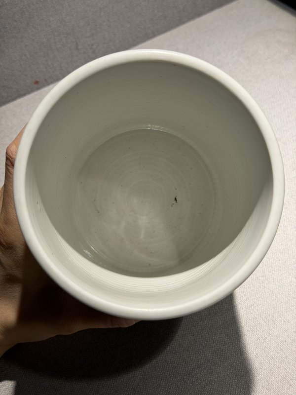 清康熙 豆青釉堆白竹节笔筒 - 图6
